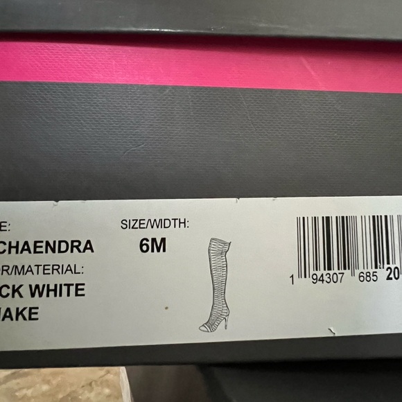 Vince Camuto VC-CHAENDRA BLACK WHITER SNAKE size 6M over the knee boot - Picture 3 of 10